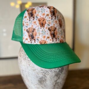 Green and White Animal Print Women's Trucker Hat